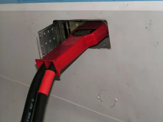 Akku Startgerät SOS 12/24V-3200CA fahrbar mit Anschluss für Aviation-Kabel