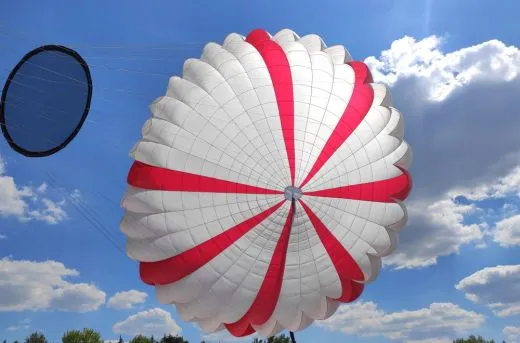 Deko Lasten Fallschirm ca. 100 Quadratmeter incl. Leinen