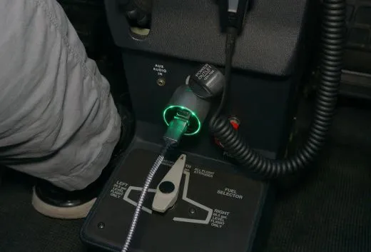 Pilot CO Charger USB Lader CO-Detektor und Notfallhammer