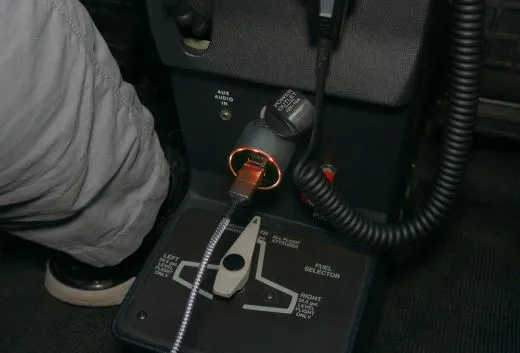 Pilot CO Charger USB Lader CO-Detektor und Notfallhammer