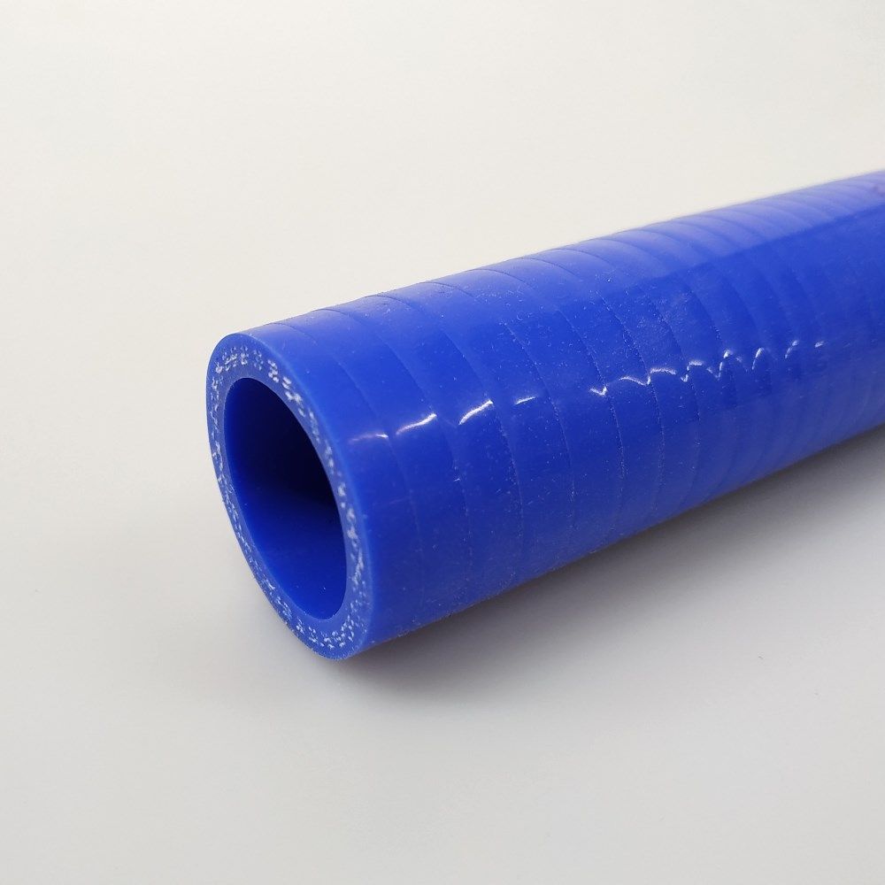 Blauer Silikon Kühlerschlauch mit einem Innendurchmesser von 8 mm und einer  Wandstärke von 4 mm. Fixlänge 100 cm.